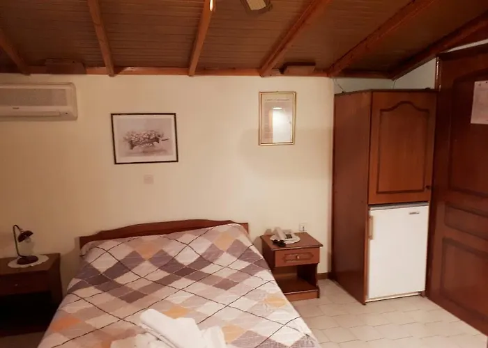 Erato 3*